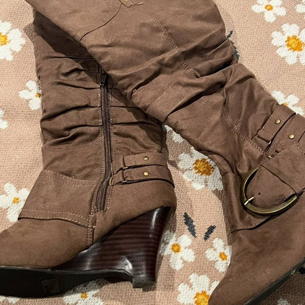 Knee high boots taupe like new